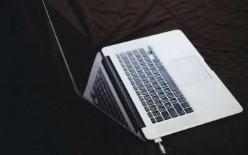 Mencari Cara Mengecas Laptop dengan Benar