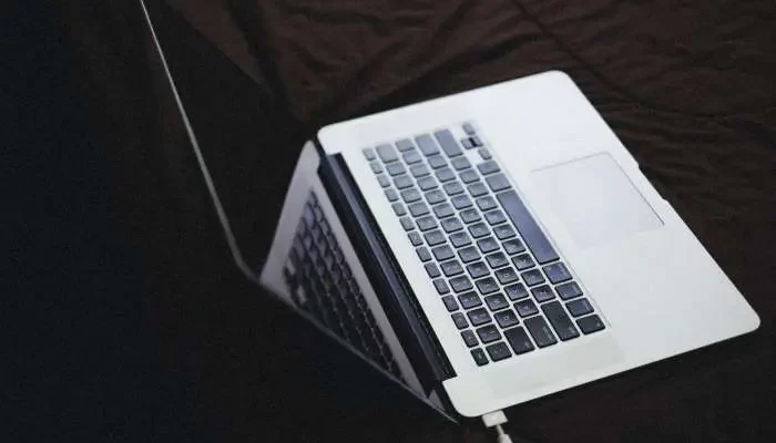 Mencari Cara Mengecas Laptop dengan Benar