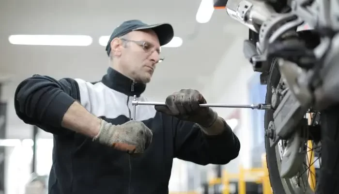 7 Penyebab Umum Roda Motor Goyang yang Sering Terabaikan