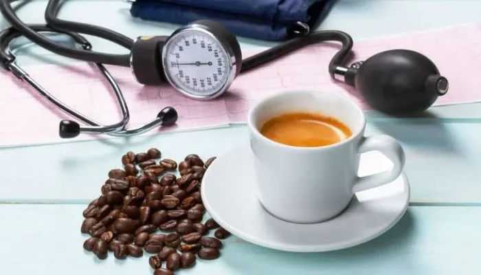 Benarkah Kopi dan Teh Bikin Tekanan Darah Naik? Ini Fakta Medisnya!