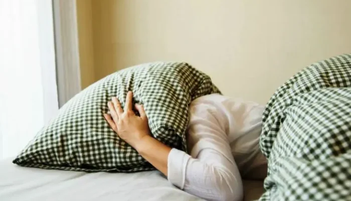 Mata Lelah tapi Otak Tak Mau Berhenti? Ini Penyebab Insomnia di Malam Hari Menurut Sains