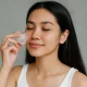 Manfaat Es Batu untuk Wajah: Bikin Cerah, Redakan Jerawat, dan Makeup Lebih Flawless